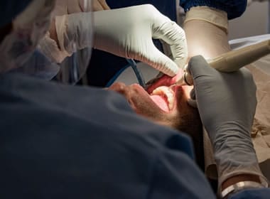 odontologo periodoncista